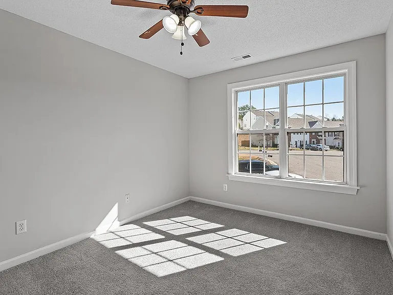 2839 Gross Ave — Photo 18