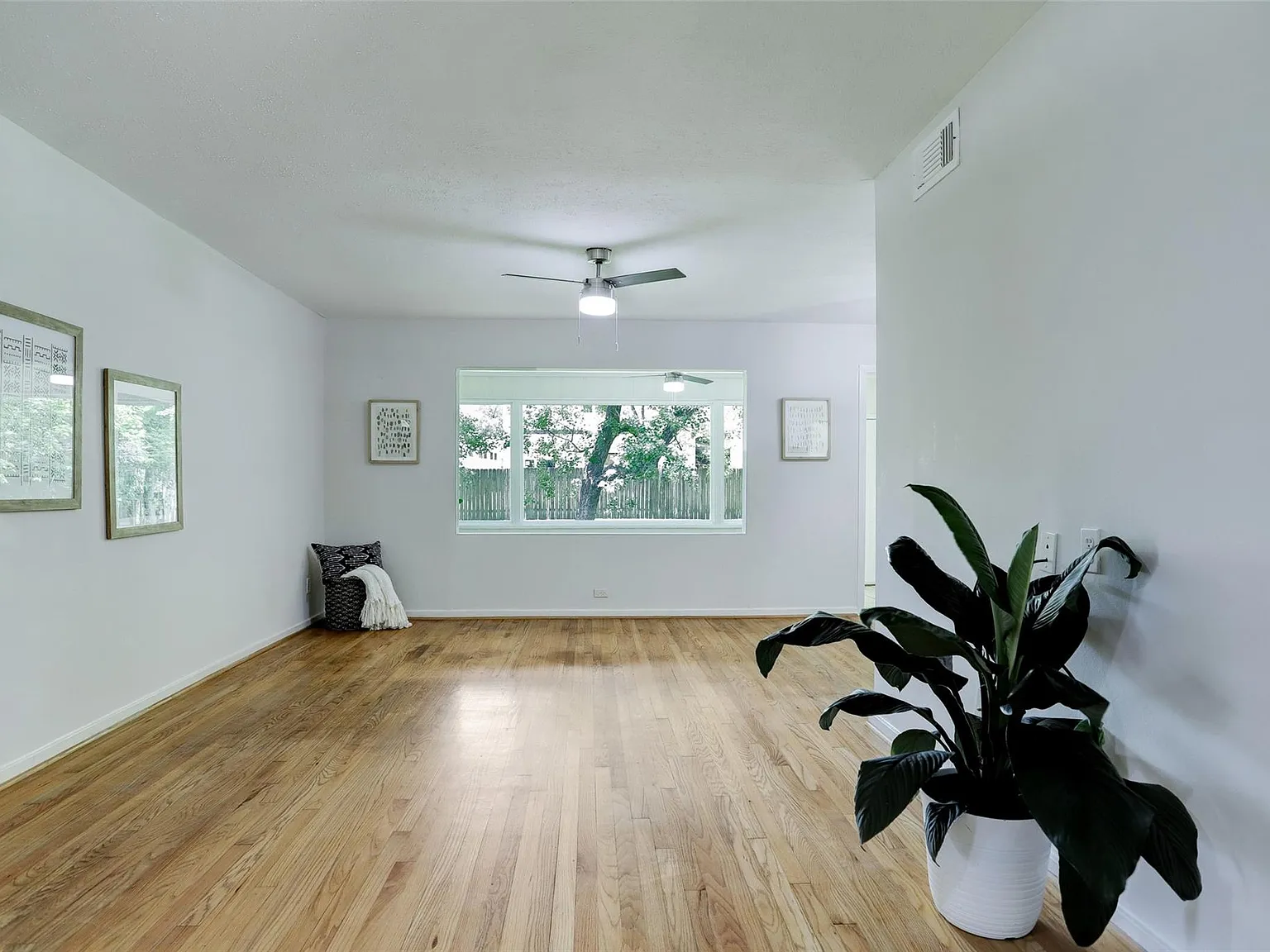 2 bed, 1296 sqft, $1,800 — Photo 2
