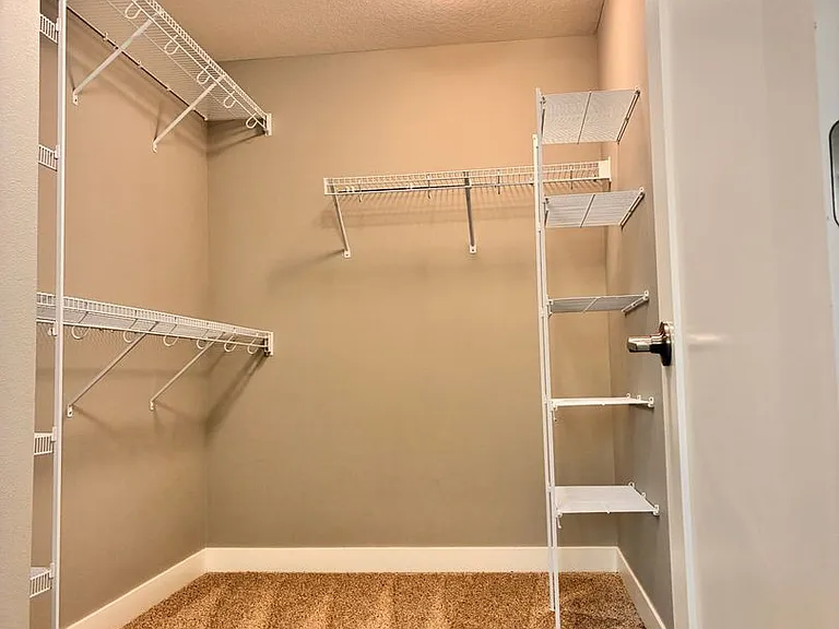 750 SE Westown Pkwy — Photo 26