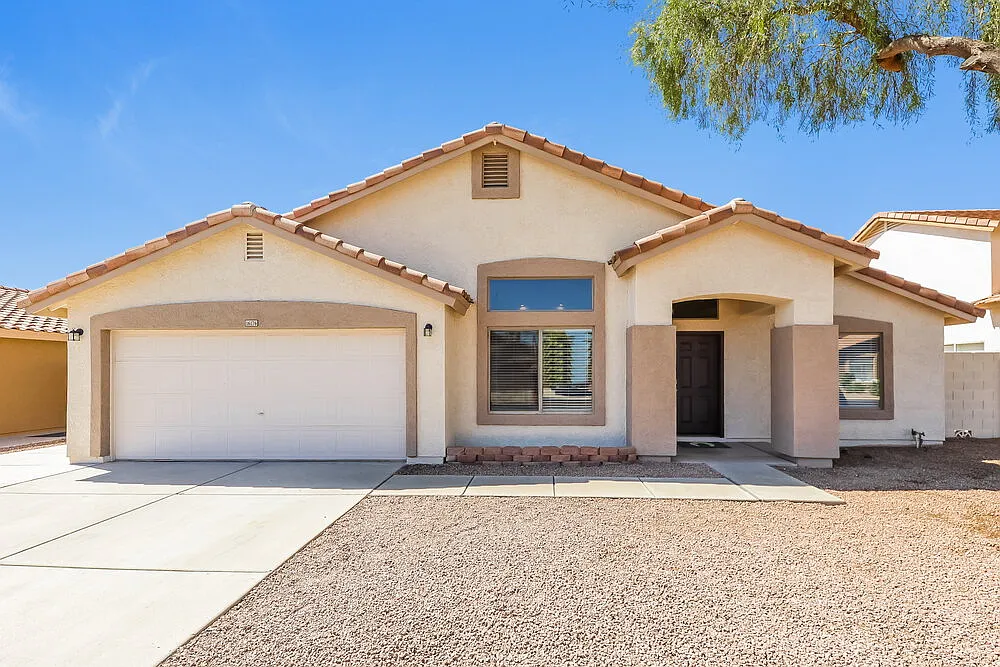 3 bed, 2.0 bath, 2059 sqft, $2,005 — Photo 1