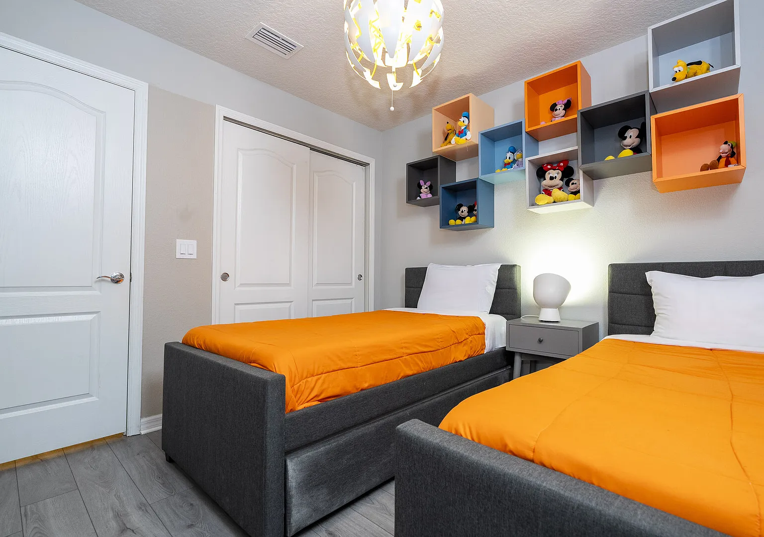 8822 GC - Fabulous 5BR Townhome: Pet Friendly — Photo 4
