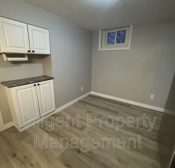 736 Stormont St #LOWER — Photo 2