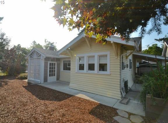 2nd image of 2324 SE Park Ave