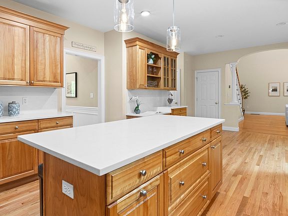 5th image of 22-22 Sawyer Ln #R
