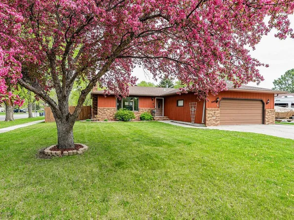 2849 Southgate Dr S, Fargo, ND 58103
