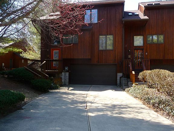 2nd image of 8 Garrettsen Dr #122