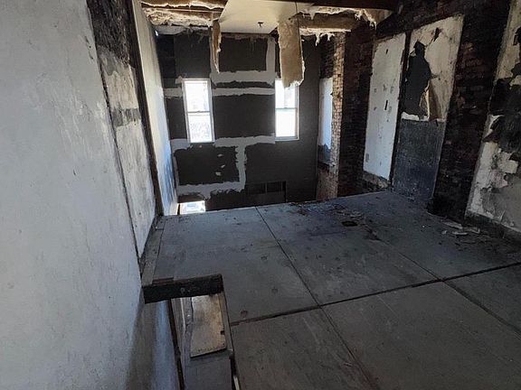 2nd image of 2137 S Gould St
