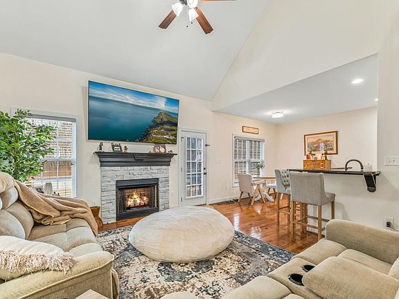 2nd image of 217 Sunset Ridge Dr