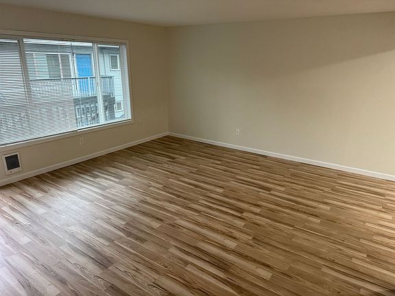 4th image of 2959 SE Monroe St APT 12
