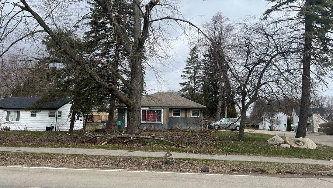 304 W Clarkston Rd photo 1