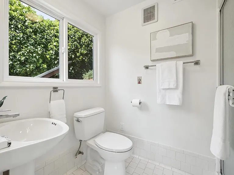 880 Chamberlain Ct — Photo 29