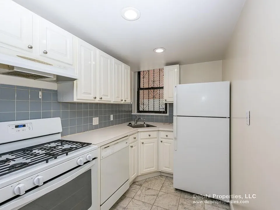 13 Garrison St #B