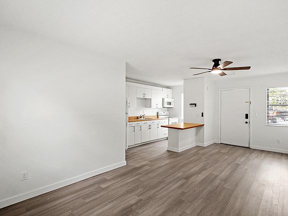 5th image of 1041 SE Monterey Rd #2-4