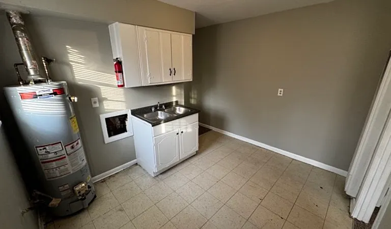 832 Whitford Pl — Photo 8