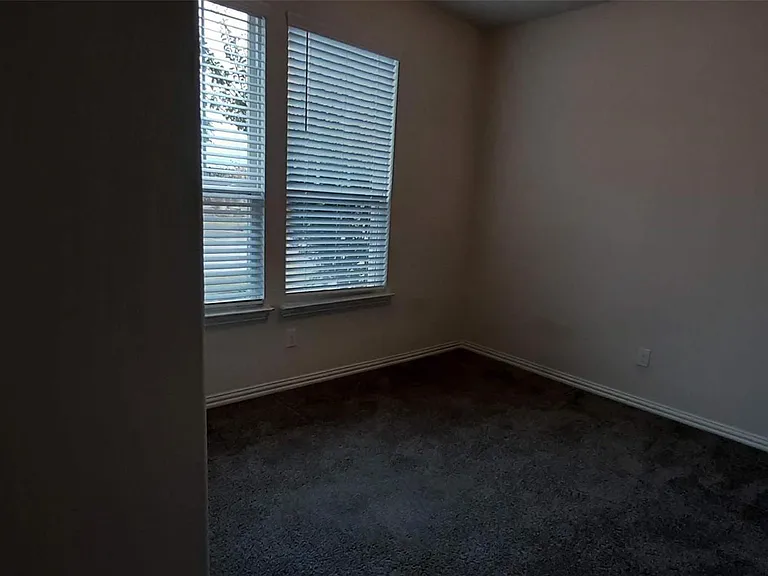 325 Kennewick Dr — Photo 17