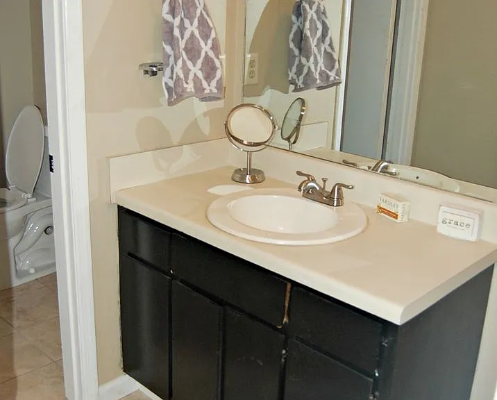 104 Hillsboro Ln — Photo 6