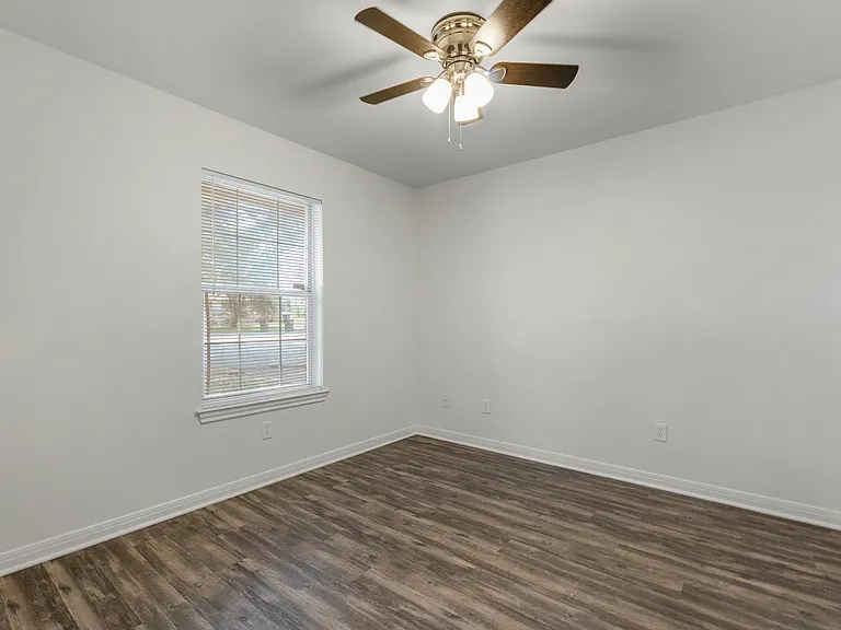 904 Azalea Ct #A — Photo 11