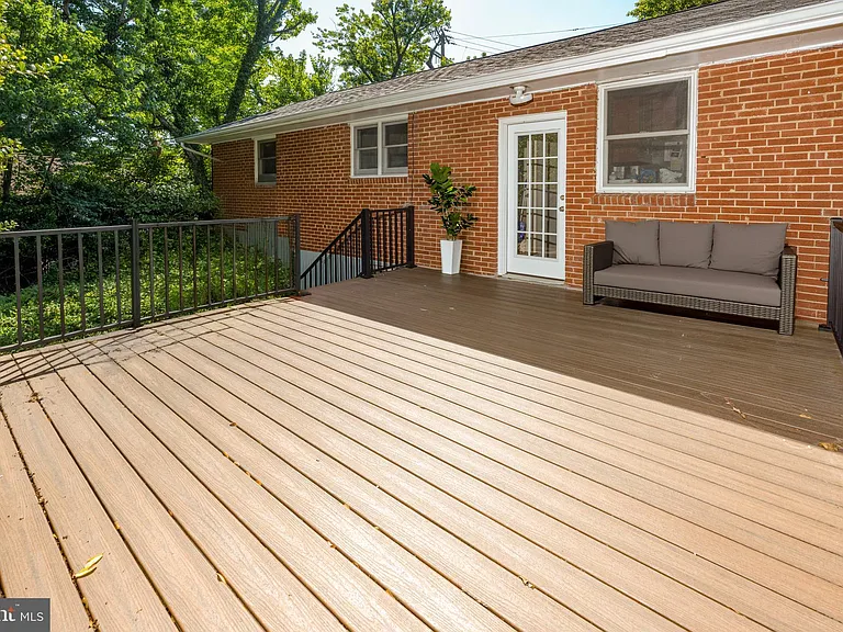 1418 Thornden Rd — Photo 19