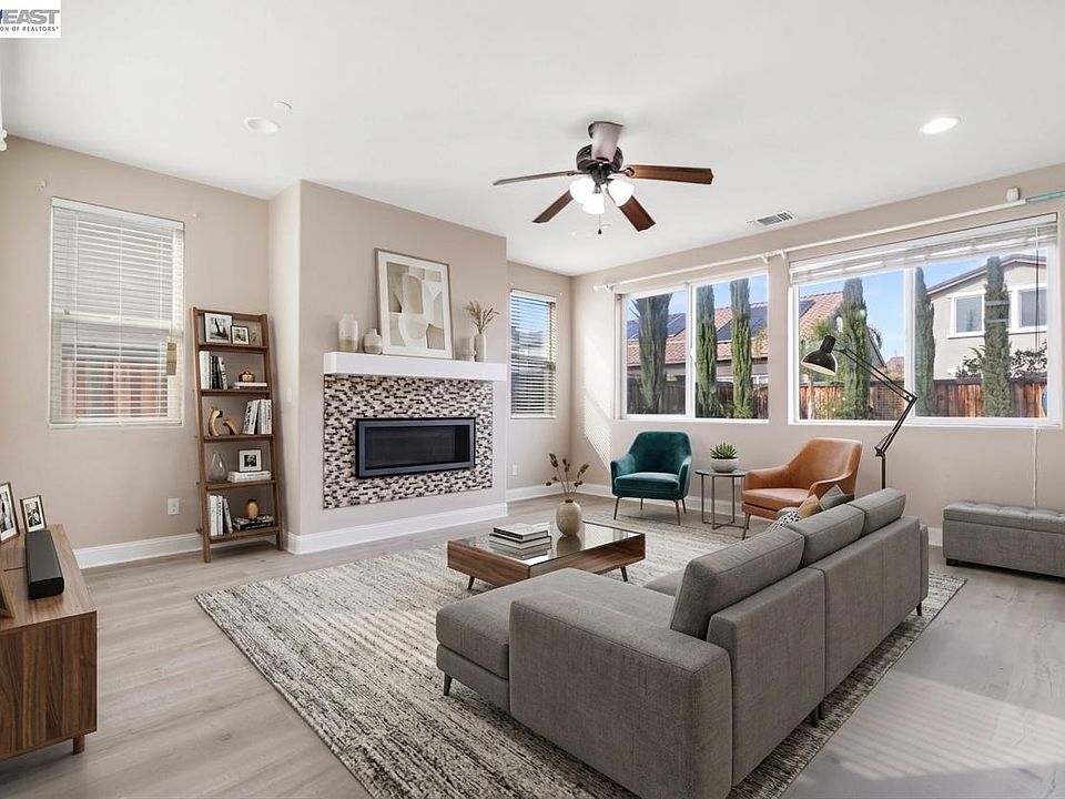 1st image of 967 Dainty Ave