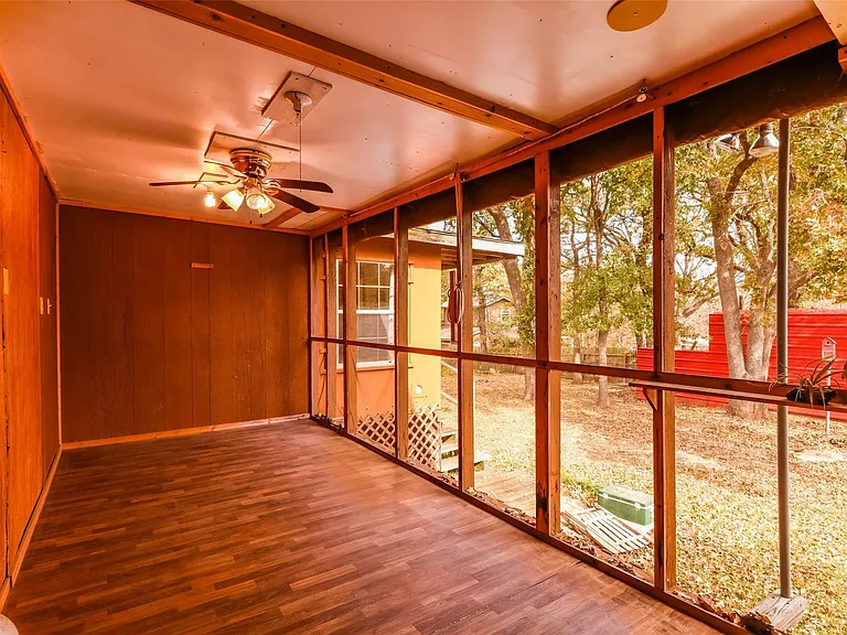 Screened in Porch off Dinining Room