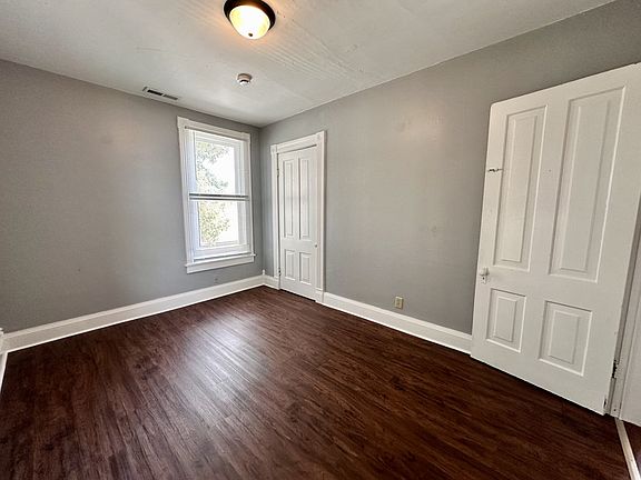 4th image of 822 W High St