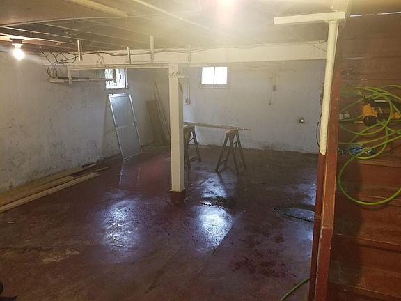 FYI, Basement does NOT take on water, I was replacing a wate