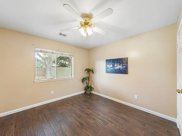 5219 Bay Pines Dr — Photo 17
