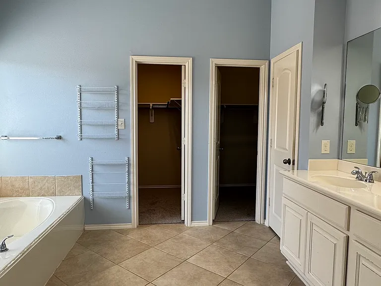 10902 Brighton Gardens Dr — Photo 8