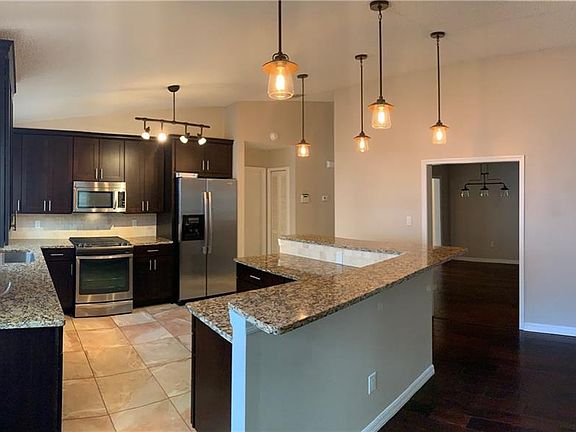 4th image of 1425 Bridlebrook Dr