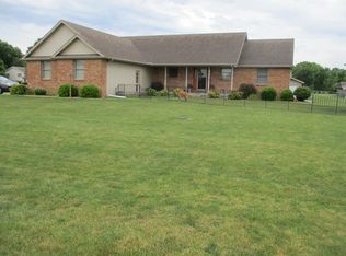 200 Hawks Ln, Broadlands, IL