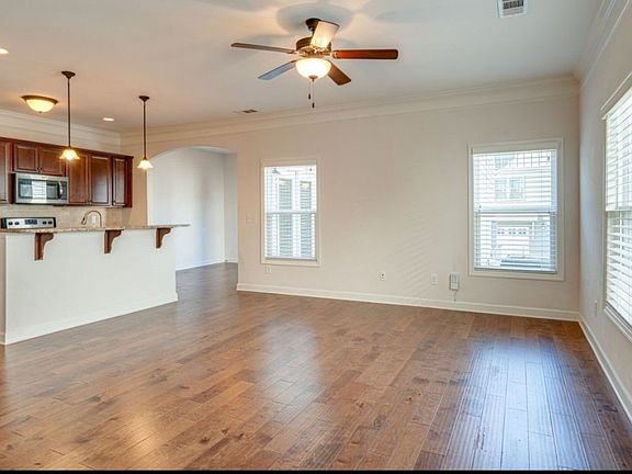 5th image of 210 Walden Village Ln