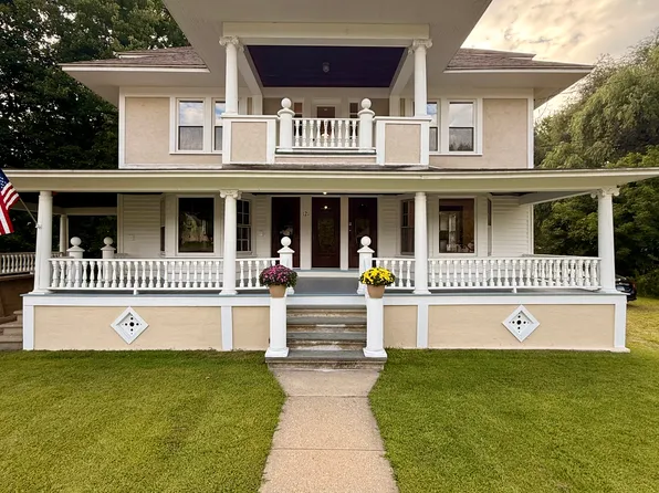 121 Railroad St #B, Canaan, CT 06018
