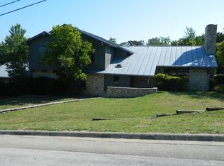 708 E Lane Dr, Kerrville, TX 78028