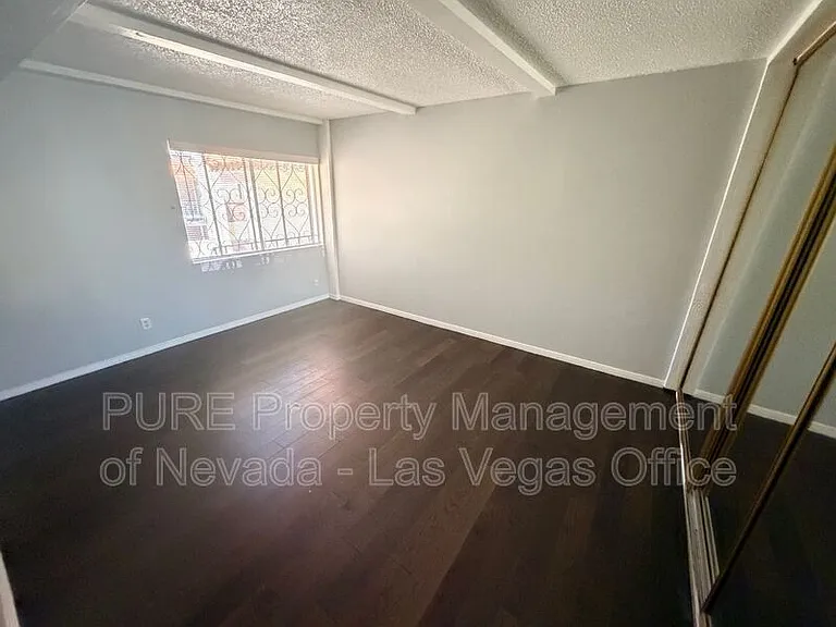 1405 Vegas Valley Dr #252-bldg 25 — Photo 16