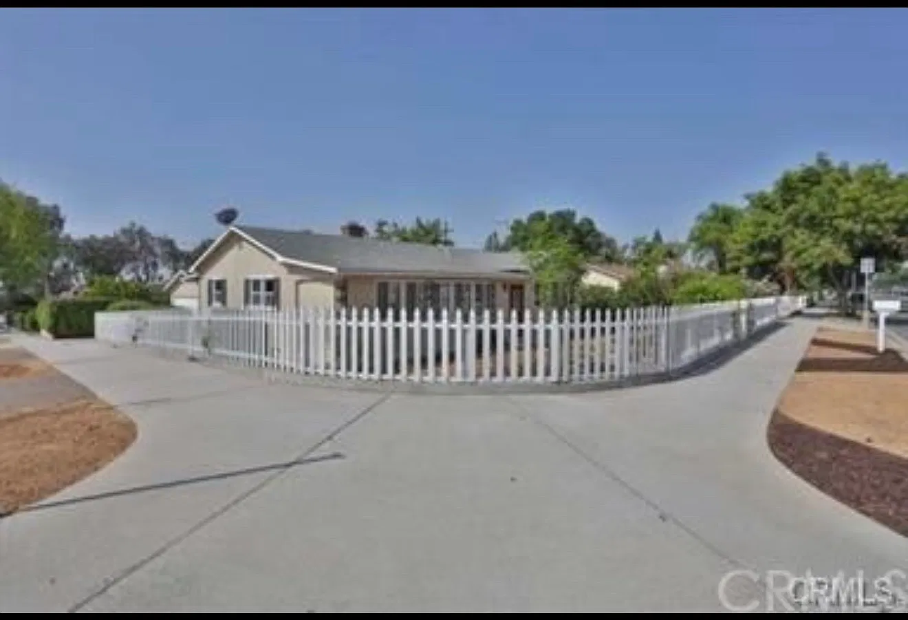 3 bed, 1.5 bath, 1340 sqft, $3,300 — Photo 1