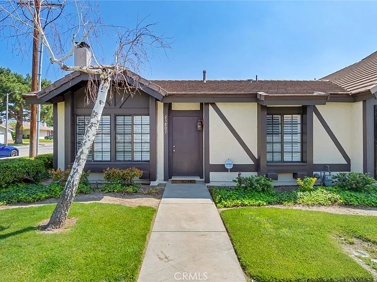 25807 Mission Rd — Photo 1