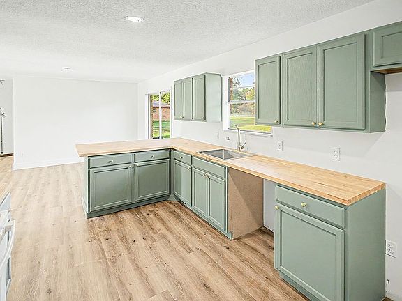 4th image of 713 West St