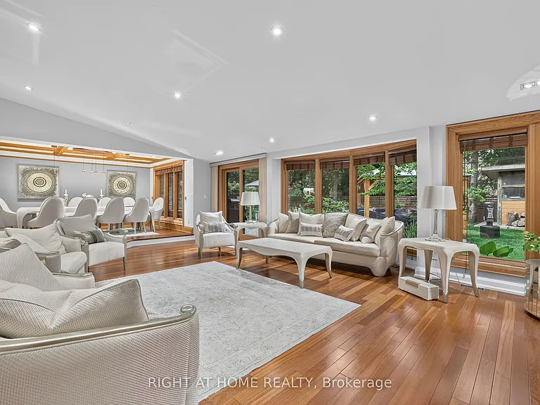 35 Brightbay Cres — Photo 19