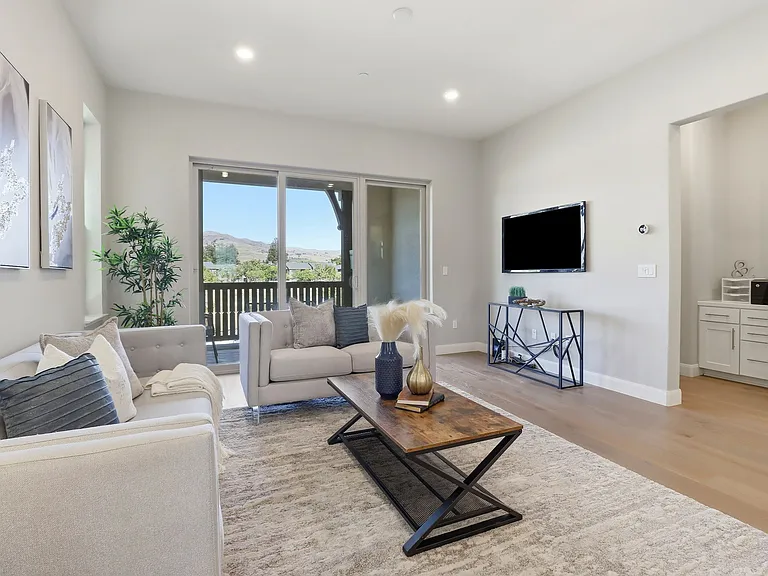 1626 California Cir — Photo 5