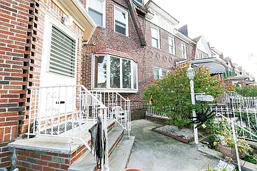 1872 Willoughby Avenue  image 1 of 24