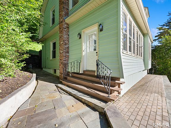 3rd image of 33 Monroe Street