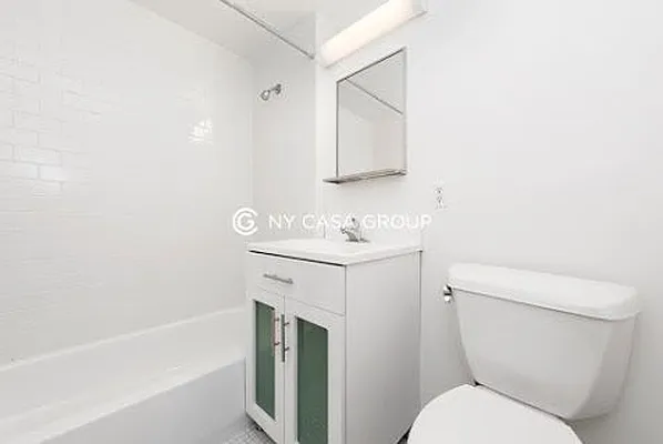 Rented by NY Casa Group | media 8