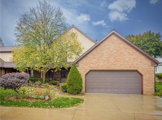 835 Cranberry Ln, Akron, OH