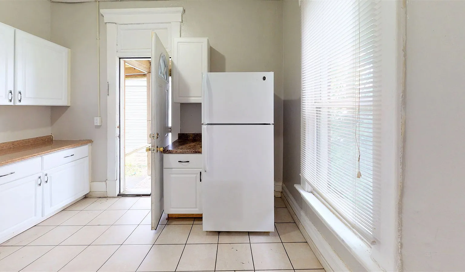 5 bed, 2.0 bath, $2,999 — Photo 4