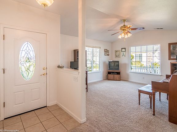 Open Interior Entry Way