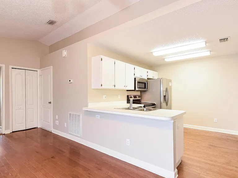 4328 Venice Dr — Photo 7