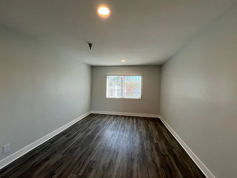 110 S Sweetzer Ave — Photo 67