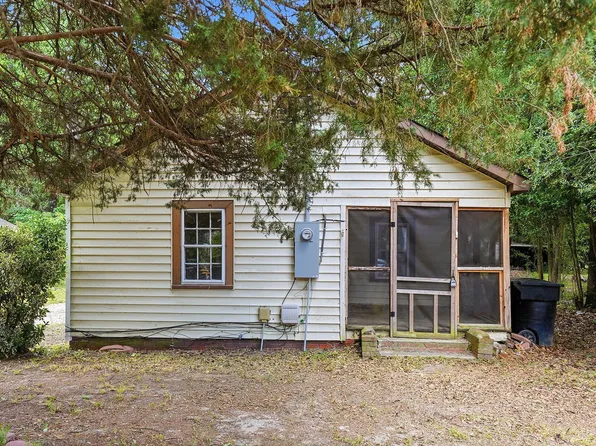 207 2nd St, Erwin, NC 28339