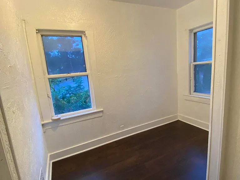 2122 Belmont Ter — Photo 6