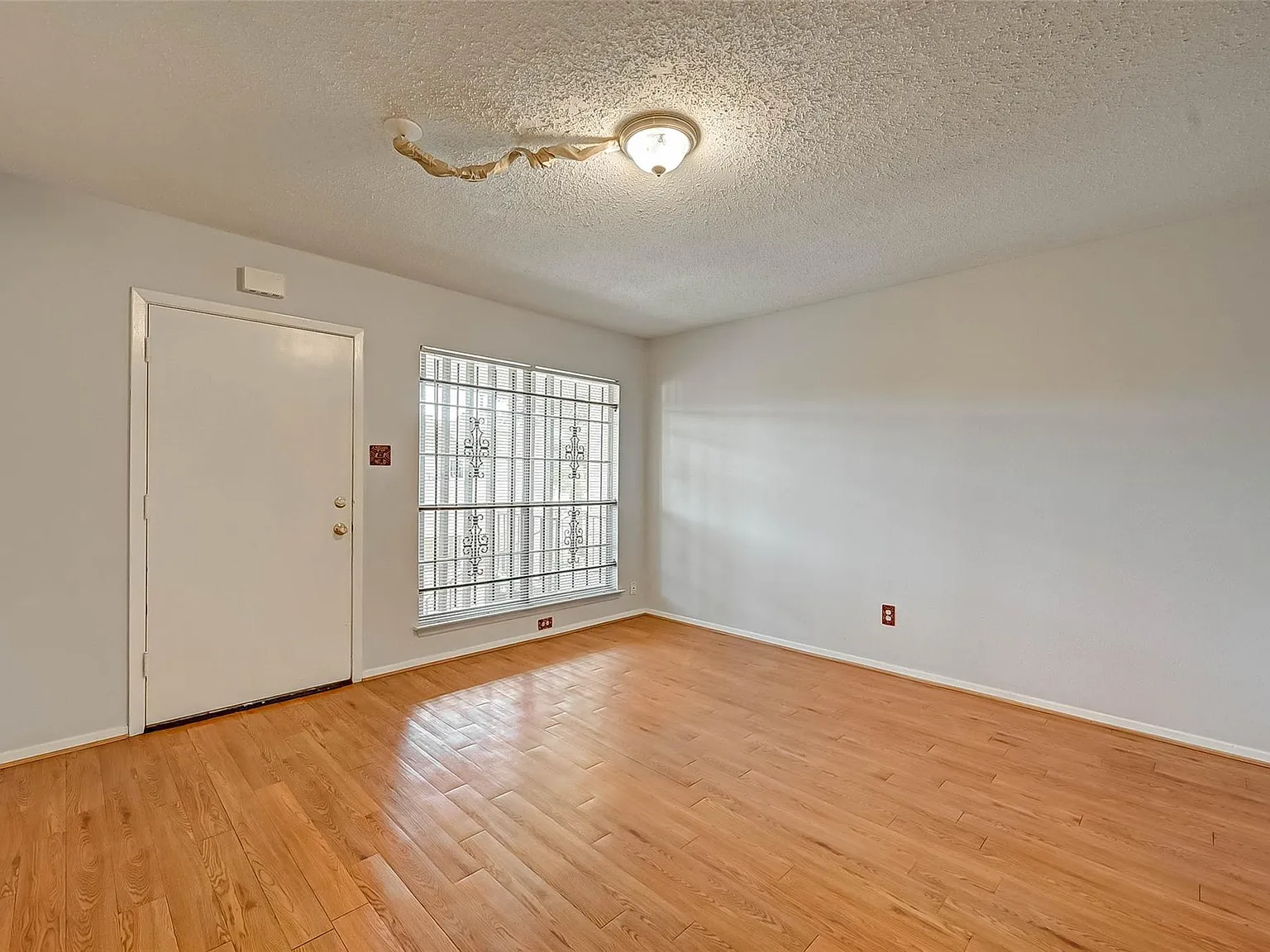 1 bed, 1.0 bath, 651 sqft, $1,000 — Photo 4